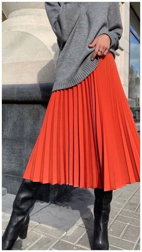 Accordion Skirt, Color Blocking Outfits, Orange Skirt, Mom Style, Skirt Outfits, Pleated Skirt, Color Matching, Work Outfit, Everyday Fashion