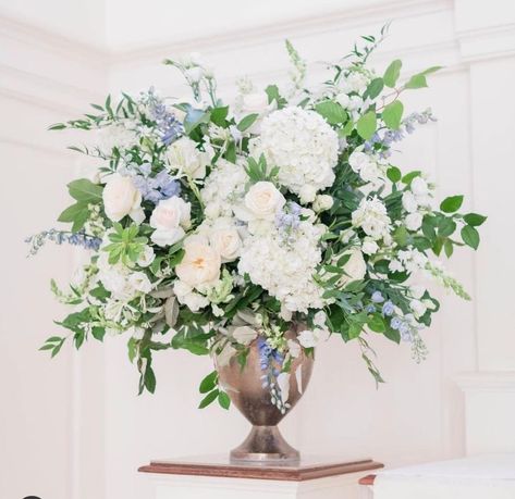 White Flowers With Blue Accents, Blue Hydrangea Wedding Centerpieces, White Blue Wedding Flowers, Blue And White Floral Arrangements, Blue And White Wedding Flowers, Hydrangea Centerpiece Wedding, Blue Floral Decor, Hydrangea Flower Arrangements, Gazebo Decorations