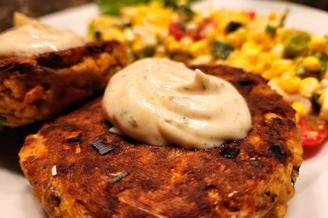 Old Bay Mayonnaise Recipe for Salmon Patties, Crab Cakes, Po' Boys & More #30secondmom Salmon Patty Sauce, Sauce For Salmon Cakes, Recipe For Salmon Patties, Old Bay Salmon, Sauce For Salmon Patties, Seafood Cakes, Whipped Ricotta Recipe, Baked Crab Cakes, Salmon Patty