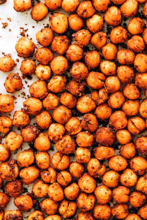 Roasted Chickpeas Recipe, Roasted Garbanzo Beans, Chickpea Recipes Roasted, Chickpeas Recipe, Gimme Some Oven, Crispy Chickpeas, Snacks To Make, Chickpea Recipes, Think Food