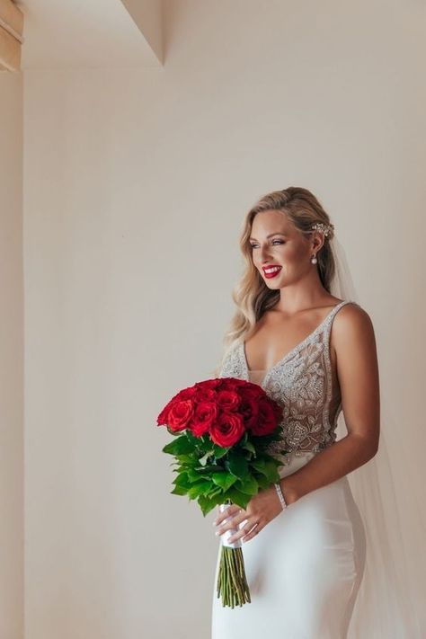 11 Gorgeous Brides That Wore Red Lipstick For Their Wedding Red Lip Wedding Look, Bride With Red Bouquet, Red Lips Bride, Red Lip Bride, Red Lip Wedding, Red Lips Wedding, Bridal Beauty Timeline, Bridal Makeup Red Lips, Bridal Makeup For Green Eyes