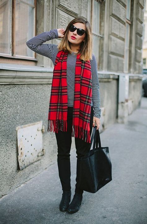 plaids and stripes Red Plaid Scarf, Big Scarf, Mode Inspiration, Mode Style, Fall Winter Outfits, Fashion Essentials, Red Plaid, Street Styles, Scandinavian Style