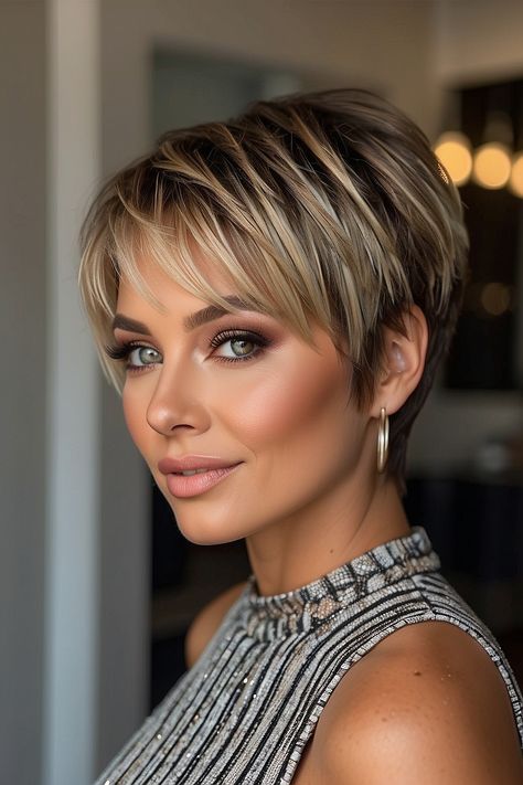 Short Mom Cuts, Older Hair, Short Haircuts Ideas, Short Mom, Pixie Haircuts For Women, Edgy Short Haircuts, Mom Haircuts, Short Choppy Haircuts, Chic Short Haircuts