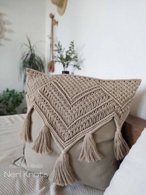 Macrame Pillow Cover, Macrame Cushion, Macrame Cushion Cover, Boho Cushions Diy, Macrame Pillow Cover Diy, Macrame Pillow, Free Macrame Patterns, Cushion Embroidery, Diy Pillow Covers