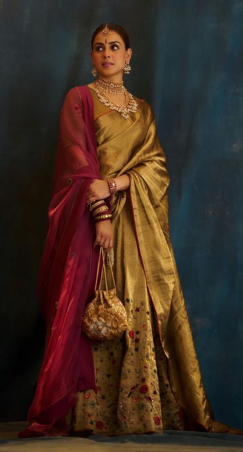 Tarun Tahiliani Lehenga, Genelia Deshmukh, Wedding Guest Fashion, Ambani Wedding, Mumbai Wedding, Genelia D'souza, Saree Draping Styles, Reception Look, Wedding Guest Style