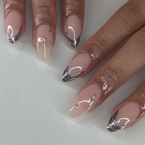 Some close up shots😍😍 #nails #gelx #chromenails #gelxnails #nailtech #nailinspo #naildesigns Nails Inspiration Diamond, Mood Board Inspiration, Diamond Nails, Nails Inspo, Chrome Nails, Gold Nails, Nude Nails, Nail Tech, Nail Design