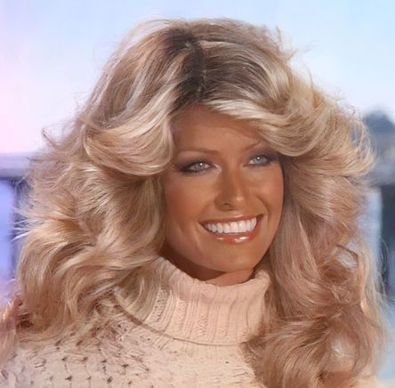 70s It Girl, Farah Fawcett Hair, Farrah Fawcet, 70s Hair, Farrah Fawcett, Haircuts For Medium Hair, Actrices Hollywood, Natural Beauty Tips, Feathered Hairstyles