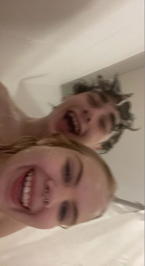 Shower Goals Couple, Couple Mirror Picture Bathroom, Taking Baths Together Couple, Baths Together Couples, Cute Shower Pictures Couples, Take A Shower Together Couple Aesthetic, Shower With Your Boyfriend, Guy Shower Pics, Bath Couples Goals