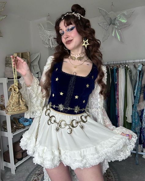 Faerie Festival Outfit, Celestial Ren Faire Outfit, Fantasy Fashion Outfits, Pride Aesthetic Outfits, Cute Pride Outfits, Celestial Outfit, Pride Outfit Ideas, Celestial Fashion, Renn Faire