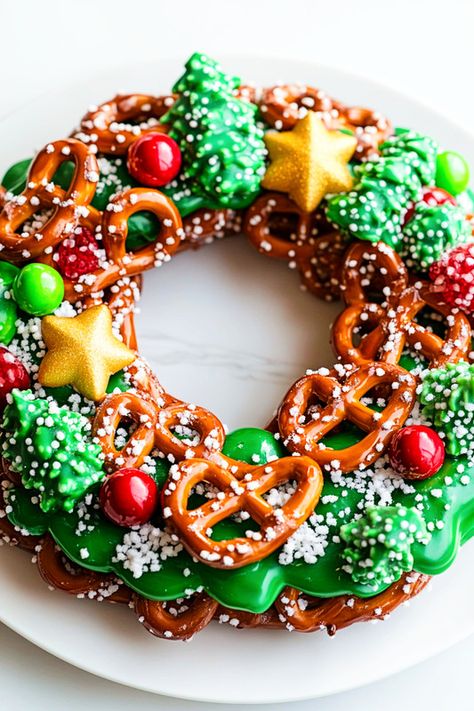 Stunning Christmas Pretzel Wreaths That Are Perfect for Gifting Pretzel Wreaths, Christmas Snacks Savory, White Chocolate Chex Mix, Christmas Pretzel, Holiday Pretzels, Holiday Party Snacks, Healthy Christmas Snacks, Christmas Pretzels, Pretzel Shape