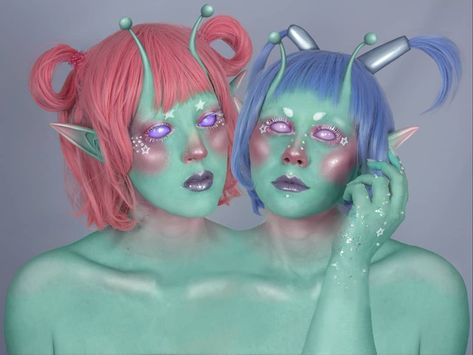 Alien Halloween Makeup, Alien Make-up, Halloween Women Makeup, Halloween Makeup Clown, Fantasy Make-up, Alien Makeup, Halloween Make-up Looks, Alien Halloween, Galaxy Makeup