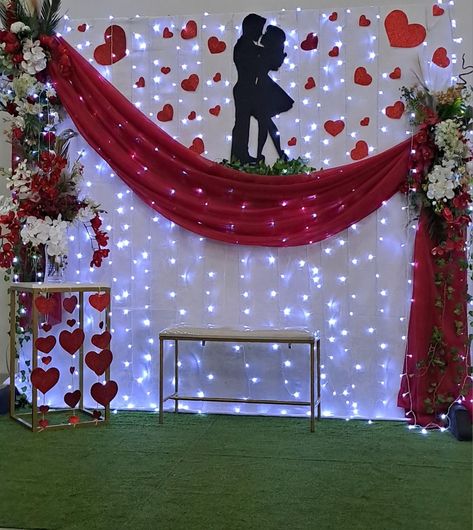 Couples Conference Decor, Valentine Banquet Ideas Church Decorations, Church Anniversary Decorations, Anniversary Decoration Ideas At Home, Red Wedding Arch, Ideas Decoracion Iglesia Cristiana, Blue Birthday Themes, Ideas Aniversario, Simple Stage Decorations