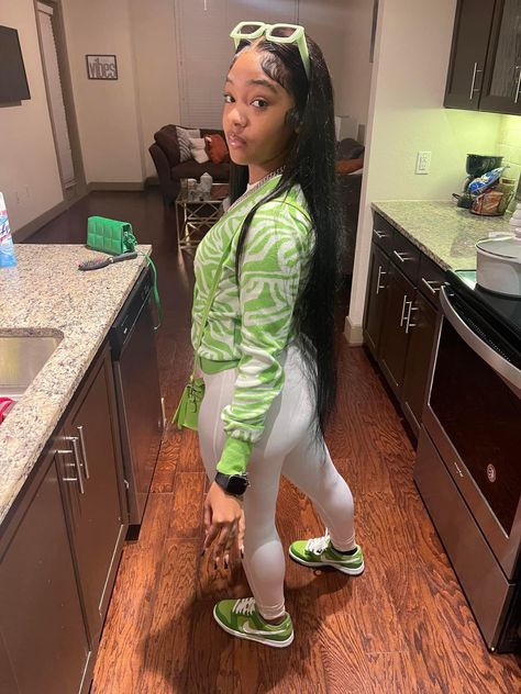 Red 12s Outfit, Green Dunks Outfit Black Woman, Clear Jade Dunks Outfit, Dunk Chlorophyll Outfit, Green Glow 3s Outfit, Outfits With Chlorophyll Dunks, Chlorophyll Dunks Outfit, Tripple Pink Dunks Outfit Black Women, Dunk Outfit