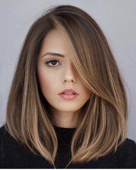 Thick Bob Haircut, Angled Hair, Trendy Haircuts Medium, Womens Haircuts Medium, Fine Straight Hair, Hair Adviser, Lob Hairstyle, Effortless Hairstyles, Shoulder Length Hair Cuts