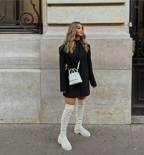 Dress Outfits For Fall, Creme Outfits, Sweater Dress Outfits, Outfits For Fall, Classy Winter Outfits, Sweater Dress Outfit, Chic Scarves, Blazer Outfit, Paris Outfits