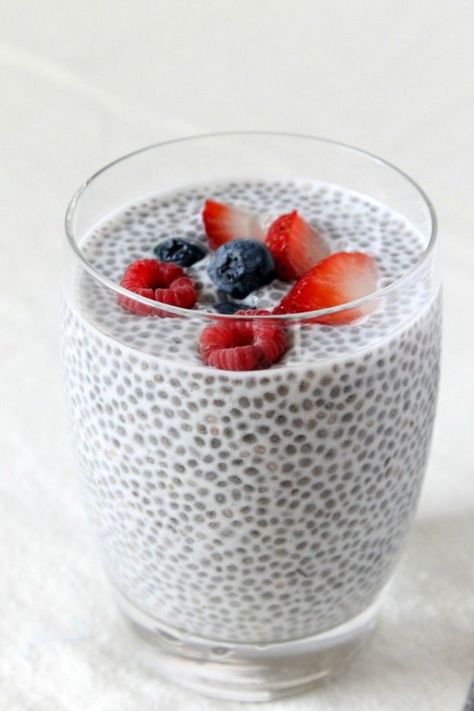 300 Calorie Breakfast, Pudding Recept, Chia Seed Recipes Pudding, Chia Recipe, Low Calorie Breakfast, Under 300 Calories, Chia Seed Recipes, 300 Calories, Chia Seed Pudding