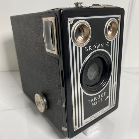 Kodak Brownie Target Six-16 box Camera 616 film Good Condition - Shutter and Aperture Functional c: 1940s Box Brownie Camera, Pigeon Drawing, Brownie Camera, Camera Photos, Camera Art, Box Camera, Old Cameras, Daisy Ridley, Safe Box