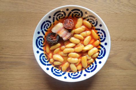 Spanish Lunch, Sausage Stew, Beans And Sausage, Blood Sausage, Foreign Food, Chorizo Sausage, Ancient Kingdom, National Dish, Spanish Recipes