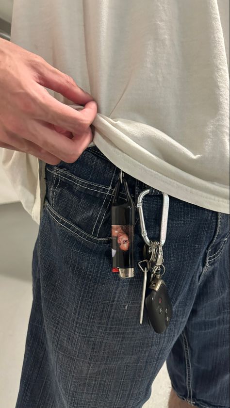 Caribeaner Keychain Outfit, Keys On Pants, Carabiner Outfit, Carabiner Keychain Aesthetic, Keychain Outfit, Dining Aesthetic, Uk Drip, Keychain Men, Rich Couple