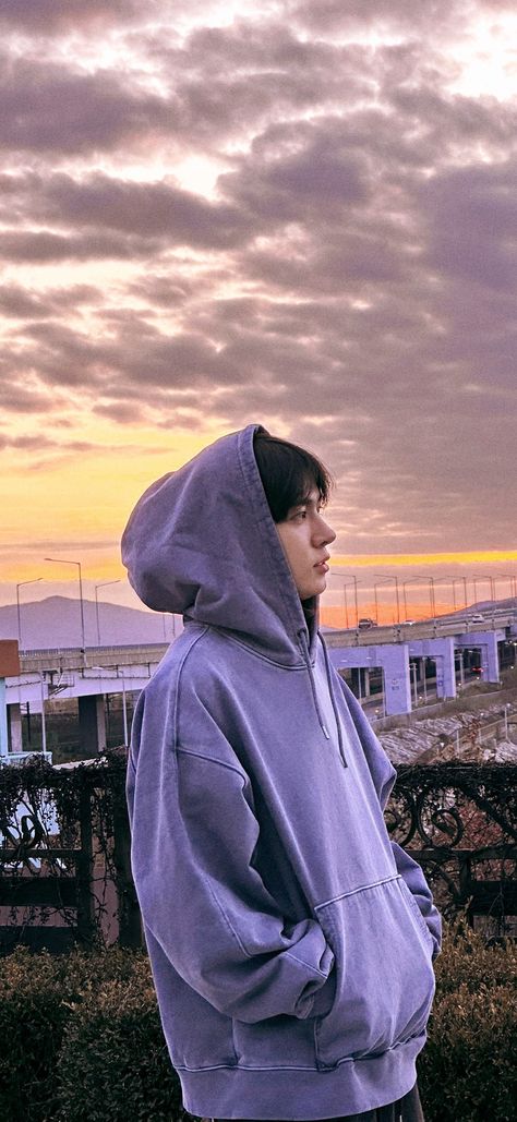 Heeseung With Sunset, Enhypen Heeseung Wallpaper, Heeseung Wallpaper, Wallpaper Aesthetic, Fanfiction, Books Wattpad, Wattpad, Books