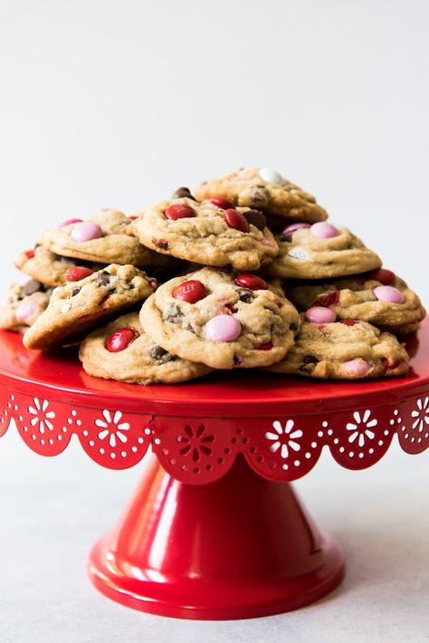 Cookies House, Valentines Recipes, Chocolate Halloween, Chewy Molasses Cookies, Valentines Recipes Desserts, Chocolate Chip Pecan Cookies, Valentines Cookies, Strawberry Jam Recipe, Peanut Butter No Bake