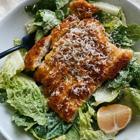 Crispy Chicken Caesar Salad - Brocc Your Body Chicken Cutlet Salad, Carissa Stanton, Brocc Your Body, Crispy Chicken Cutlets, Crispy Chicken Salads, Chicken Couscous, Caesar Chicken, Caesar Salad Dressing, Chicken Caesar