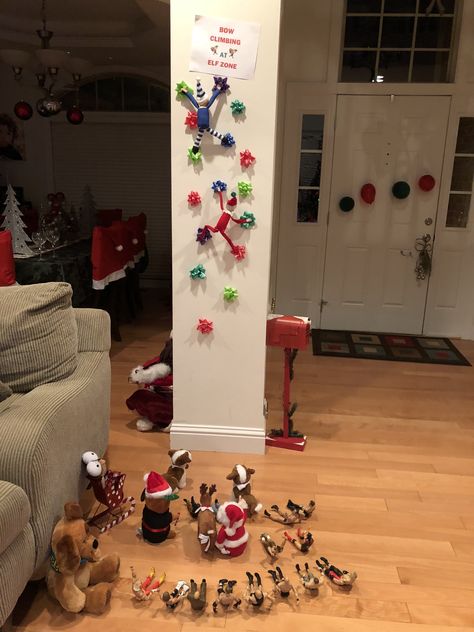 Elf bow climbing wall! With an audience! #elfontheshelf Elf Climbing On Bows, Elf On The Shelf Climbing Bows, Wow Elf, Easy Elf On The Shelf, Elf Yourself, Easy Elf, Fun Christmas Activities, Awesome Elf On The Shelf Ideas, Elf Props