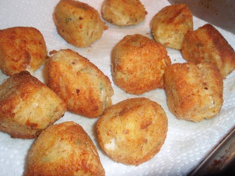 RICOTTA BALLS…PALLINE DI RICOTTA..CREAMY CHEESE MORSELS | A FOOD OBSESSION Ricotta Cheese Balls, Ricotta Balls Recipe, Ricotta Balls, Ricotta Meatballs, Cheesesteak Sliders, Baked Pasta Dishes, Baked Ricotta, Cannoli Cream, Italian Cuisine Recipe