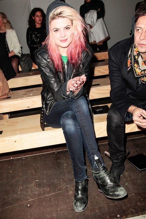 Allison Mosshart <3 Rock.Rock.Rock. Alison Mosshart, Leather Hoodie, Evan Rachel Wood, Natalie Dormer, Lauren Cohan, Grunge Goth, Badass Women, Style Crush, Jennifer Lawrence