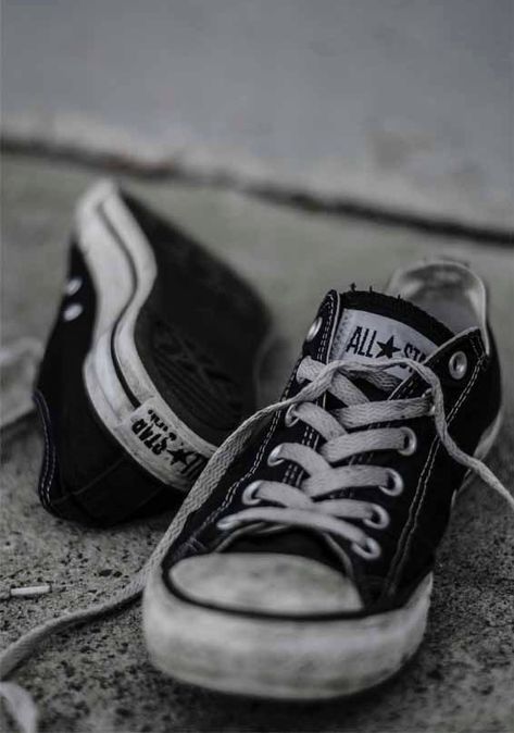 Old Converse Aesthetic, White Converse Aesthetic, Tennis Converse, Chuck Taylors Outfit, Converse Wallpaper, Converse Art, Converse Photography, Converse Aesthetic, Converse Classic