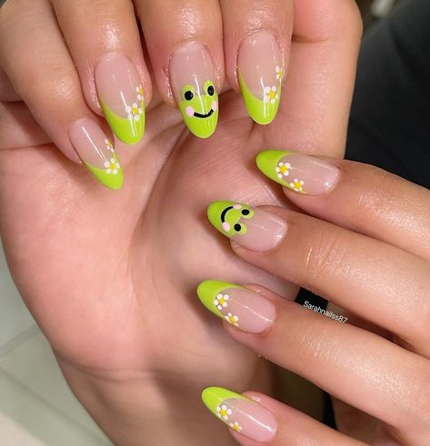 Cute Nails Frogs, Frog Short Nails, Frog Nails Designs, Nails Frogs, Frog Design Nails, Keroppi Nails, Froggy Nails, Frog Acrylic Nails Coffin, Feb Nails