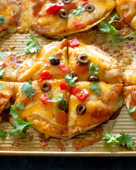 Mexican Pizza (Taco Bell Copycat) - The Girl Who Ate Everything Healthy Mexican Pizza, Lightened Up Taco Bell Copycat Mexican Pizzas, Homemade Mexican Pizza Taco Bells, Homemade Taco Bell Mexican Pizza, Easy Mexican Pizza, Honey Lime Enchiladas, Copycat Taco Bell Mexican Pizza, Pork Soup Recipes, Taco Bell’s Mexican Pizza