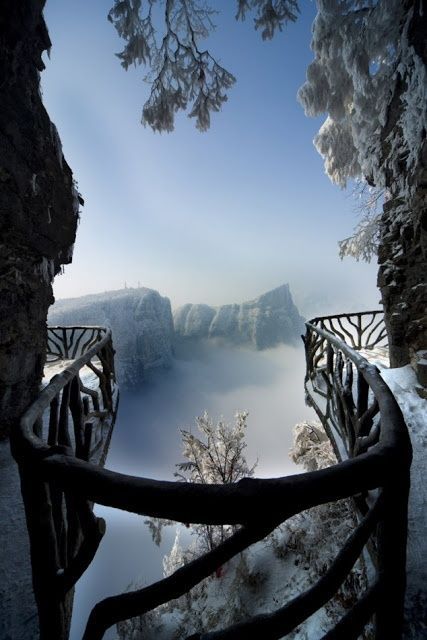 Tianmen Mountain, Freedom Travel, Huangshan, Zhangjiajie, Chinese Landscape, Beautiful Sights, Adventure Awaits, Cool Places To Visit, Places To See