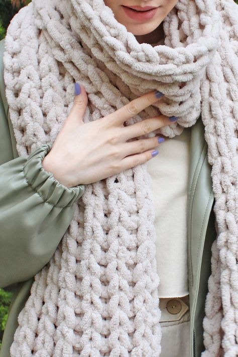 Indie Gifts, Bulky Scarf, Crochet Blanket Pattern Easy, Free Crochet Bag, Chunky Knit Scarves, Chunky Scarf, Easy Crochet Blanket, Chunky Scarves, Finger Knitting