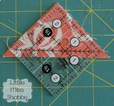 Half Square Triangle Quilts, Quilting Tools, Quilt Block Tutorial, Quilting Rulers, Triangle Quilt, Quilting Techniques, Quilting Tips, Patchwork Quilt, Quilting Tutorials