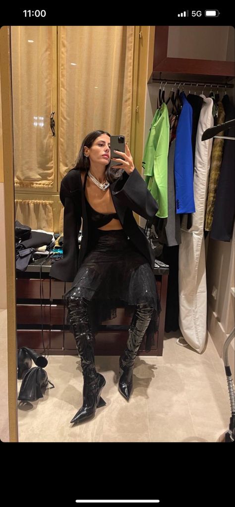 Gilda Ambrosio, Vegas Style, Sequin Outfit, Fashion Aesthetics, Shiny Clothes, Street Style Summer, Streetwear Fashion Women, Going Out Outfits, Fancy Outfits