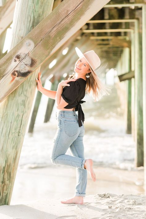 Pier Outfit, Senior Portraits Beach, Wedding Photographer Outfit, Myrtle Beach Photography, Creative Senior Pictures, Photographer Outfit, Senior Photo Ideas, Myrtle Beach Wedding, Beach Sessions