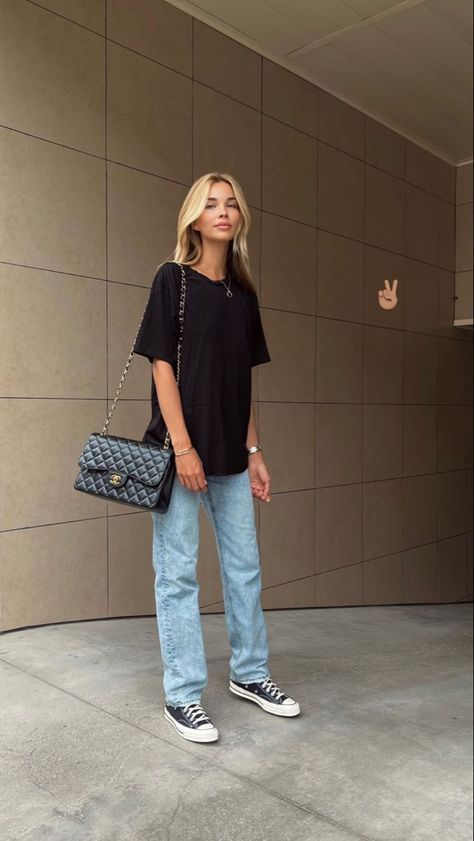 Ootd trendy style outfit corea outfit simple tendencia estilo moda fashion jeans azules blazer mirror selfie Basic Tshirt Outfit, Oversize Tshirt Outfits, Minimalistic Outfits, Outfits Con Jeans, Outfit Simple, Blazer Outfits For Women, Jeans Street Style, Summer 22, Fashion Jeans