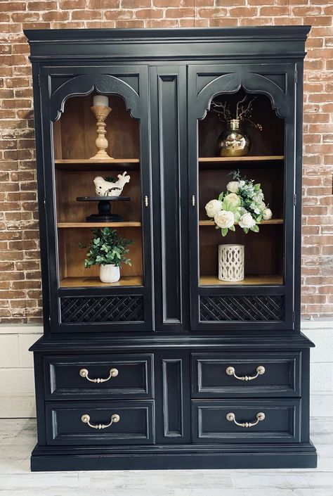 This beautiful Drexel hutch has been given a modern farmhouse update. It has been painted in a pretty black and distressed. Four very spacious/deep dovetailed drawers provide lots of storage and two beautifully framed glass doors are perfect for displaying your favorite items. The drawers are lined and have a pretty floral stencil to give some added interest. (Glass is available for the doors,but is not shown in picture due to glare.) This piece would be great in a dining room or kitchen, used a Black Hutch Dining Room, Black Farmhouse Hutch, China Cabinet Black, Sitting Room Ideas Cozy, Black China Cabinet, Black Hutch, China Cabinet Makeover, Farmhouse Hutch, Painted China Cabinets