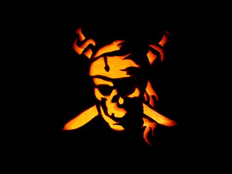 Cool Pumpkin Designs, Pumpkin Face Carving, Awesome Pumpkin Carvings, Pirate Pumpkin, Family Themed Halloween Costumes, Pumpkin Patterns, Disney Pumpkin Carving, Scary Halloween Pumpkins, Creative Pumpkin Carving