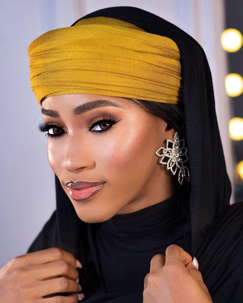 15 Beautiful Fulani/Hausa Head wrap Styles | MÉLÒDÝ JACÒB Afro Hair Videos, Nigerian Wedding Makeup, Islamic Aesthetic, African Hair Wrap, Short Box Braids Hairstyles, Braided Scarf, Short Box Braids, Head Wrap Styles, Hair Wrap Scarf