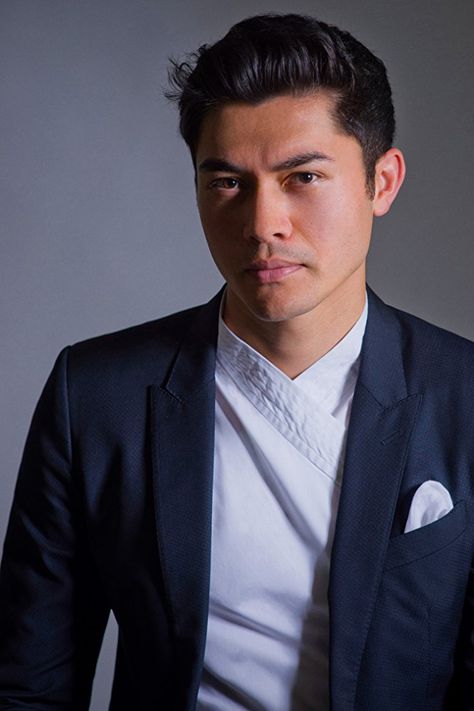 British/Malaysian actor Henry Golding stars in the upcoming Crazy Rich Asians movie based on the novel of the same name A Simple Favor, Simple Favor, Henry Golding, Blush Face, Crazy Rich Asians, Crazy Rich, Personal Color, Asian Hair, Suit And Tie