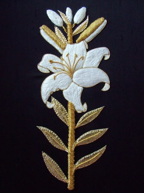 One of the most iconic flowers of Spring is the Lily. "Gilded Lily" is a design from the talented Allison Cole and is a vision in goldwork and Silk thread. Embroidery Lily, Gilded Lily, Bullion Embroidery, Religious Embroidery, Goldwork Embroidery, Gold Work Embroidery, Hand Work Embroidery, Pola Sulam, Needlework Embroidery