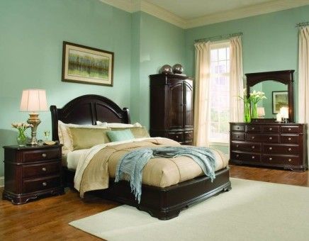 Ideas for using dark wood furniture in bedroom Mahogany Bedroom Furniture, Light Green Bedrooms, Dark Wood Bedroom Furniture, Cherry Bedroom Furniture, Dark Wood Bedroom, Dark Brown Furniture, Brown Furniture Bedroom, Dark Bedroom Furniture, Bedroom Brown