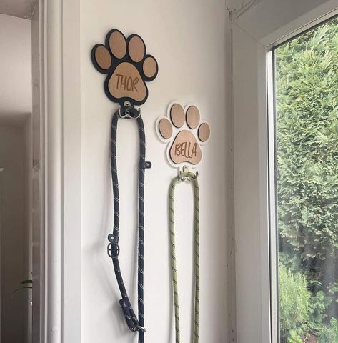 Balcon Mic, Dog Lead Holder, Tre Kunst, Lead Holder, Dog Leash Holder, Home Decor Metal, Laser Engraved Ideas, Leash Holder, Dog Rooms