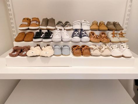 Baby Shoe Display, Baby Shoe Rack, Organize Baby Shoes, Baby Shoe Organization, Baby Shoe Storage, Toddler Closet, Shoe Drawer, Baby Room Organization, Closet Shelf Organization