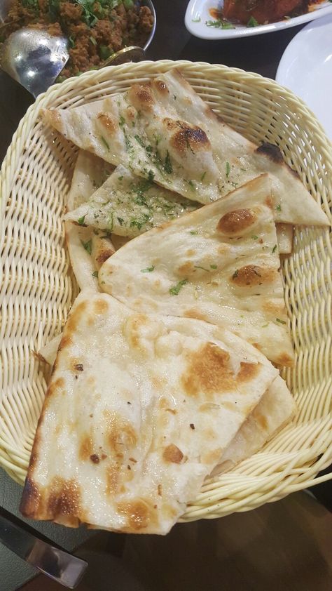 Butter, garlic n plain naan @ Dehli Spice Butter Naan Photography, Healing Gut, Garlic Naan Recipe, Plain Naan, Honey Chilli Potato, Butter Naan, Chapati Recipes, Bappa Photo, Chilli Potato