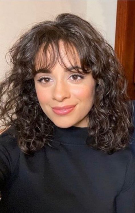 Round Face Curly Hair, Short Layered Curly Hair, Cabello Hair, Short Curly Haircuts, Haircuts For Wavy Hair, Haircuts For Curly Hair, Wispy Bangs, Curly Hair With Bangs, Auburn Hair