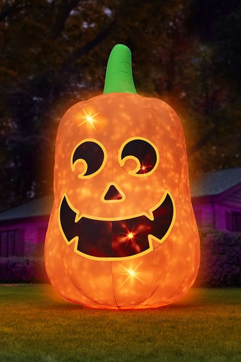 This massive inflatable jack-o'-lantern pumpkin stands over 16 feet tall and features internal disco-like LEDs that produce spooky swirling illumination inside. Fun Pumpkin Carving, Pumpkin Stands, Holiday Inflatables, Holiday Storage, Hammacher Schlemmer, Halloween Inflatables, Giant Inflatable, Pumpkin Lights, Outdoor Holidays