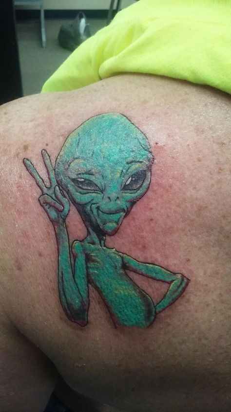 Peace Paul Alien Tattoo Paul Alien Tattoo, Grey Alien Tattoo, Alien Forearm Tattoo, Alien Meditating Tattoo, Alien Tattoo Colorful, Alien Hand, Remembrance Tattoos, Alien Tattoo, Arte Alien